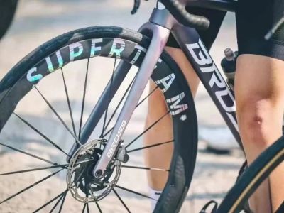 How to Choose Between Carbon vs Alloy Wheels | Pros, Cons & Best Uses