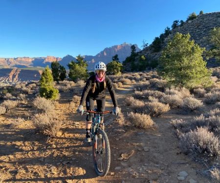 How to Manage Hydration and Heat Exhaustion on Desert Rides