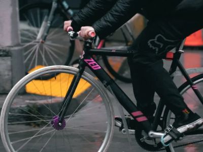 How to Ride a Fixed Gear Bike Safely in the City
