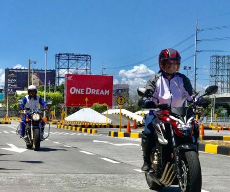 How to Ride Safely with Headphones Without Missing Traffic Sounds: Tips and Best Practices