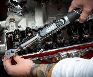 How to Use Torque Wrenches to Avoid Overtightening Components