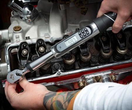 How to Use Torque Wrenches to Avoid Overtightening Components