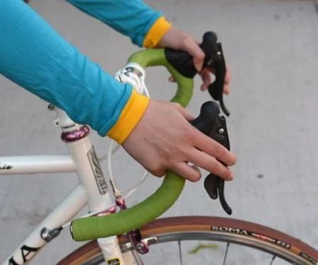 How to Avoid Shoulder Strain on Drop Handlebars