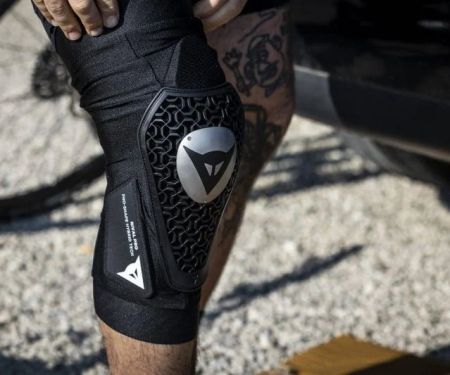 Best Knee Guards for Downhill Mountain Biking: Ultimate Protection Guide
