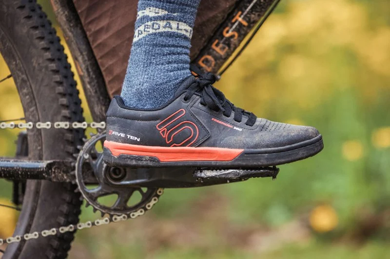 Best MTB Shoes for Flat Pedals With Grip and Comfort for Trail Riders