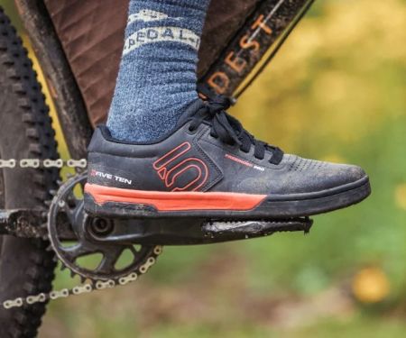 Best MTB Shoes for Flat Pedals With Grip and Comfort for Trail Riders