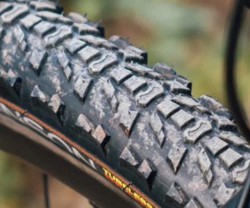 How to Choose Tires for Gravel Riding: Width, Tread, and Pressure Guide