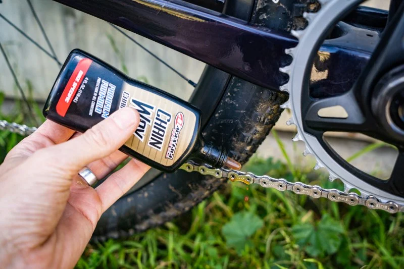 Best Chain Lubricants for Wet, Dry, Muddy, and Dusty Cycling Conditions