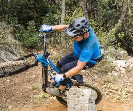 Tips for Uphill Cornering and Descending Safely: Cycling Control Guide