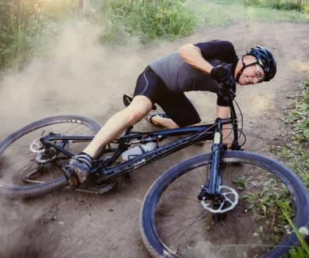 How to Avoid Road Rash: Gear, Techniques, and First Aid Tips for Safer Riding
