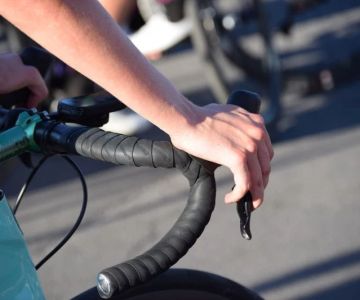 How to Avoid Hand Numbness While Riding on Drop Bars